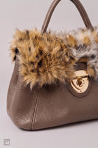 Handtasche mit Fellbesatz, taupe
