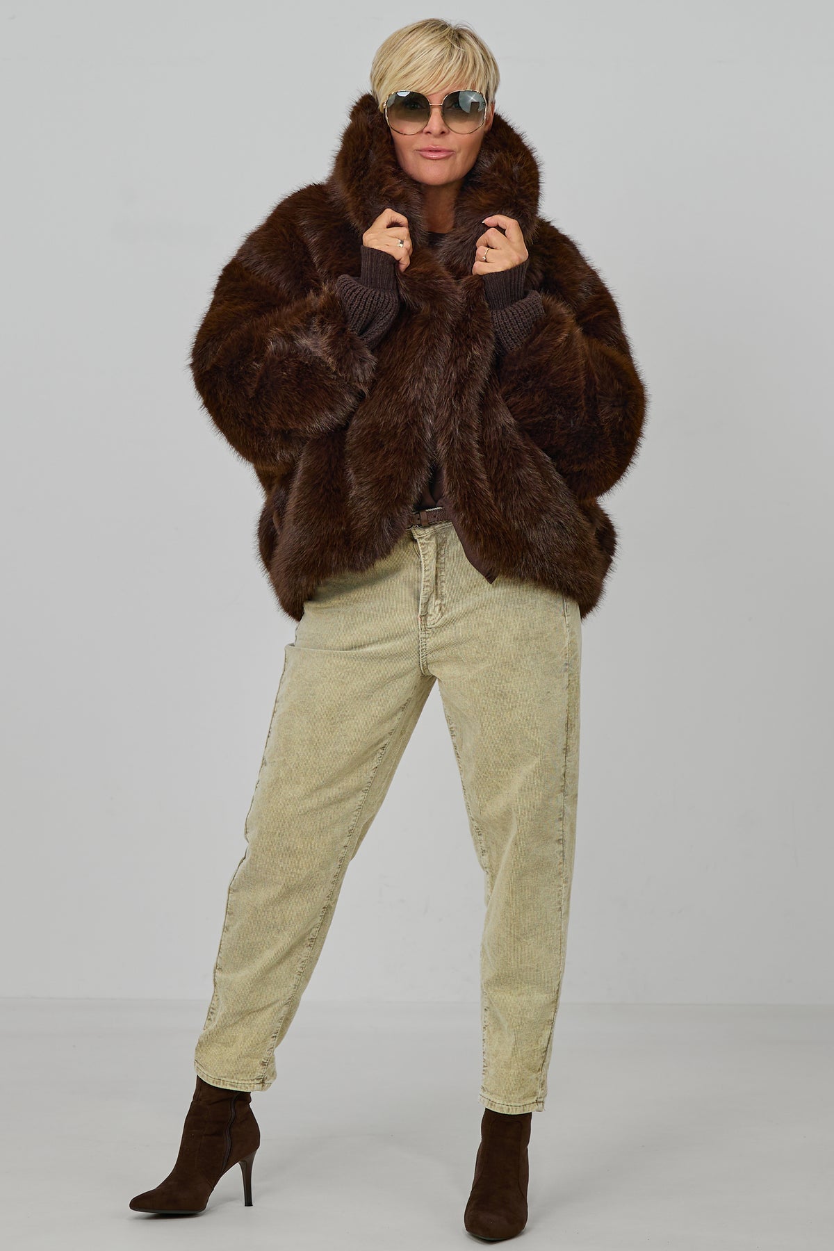 kurze Jacke mit weichem Fell, schokobraun