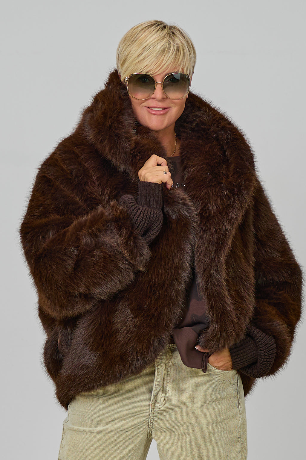 kurze Jacke mit weichem Fell, schokobraun