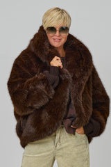 kurze Jacke mit weichem Fell, schokobraun