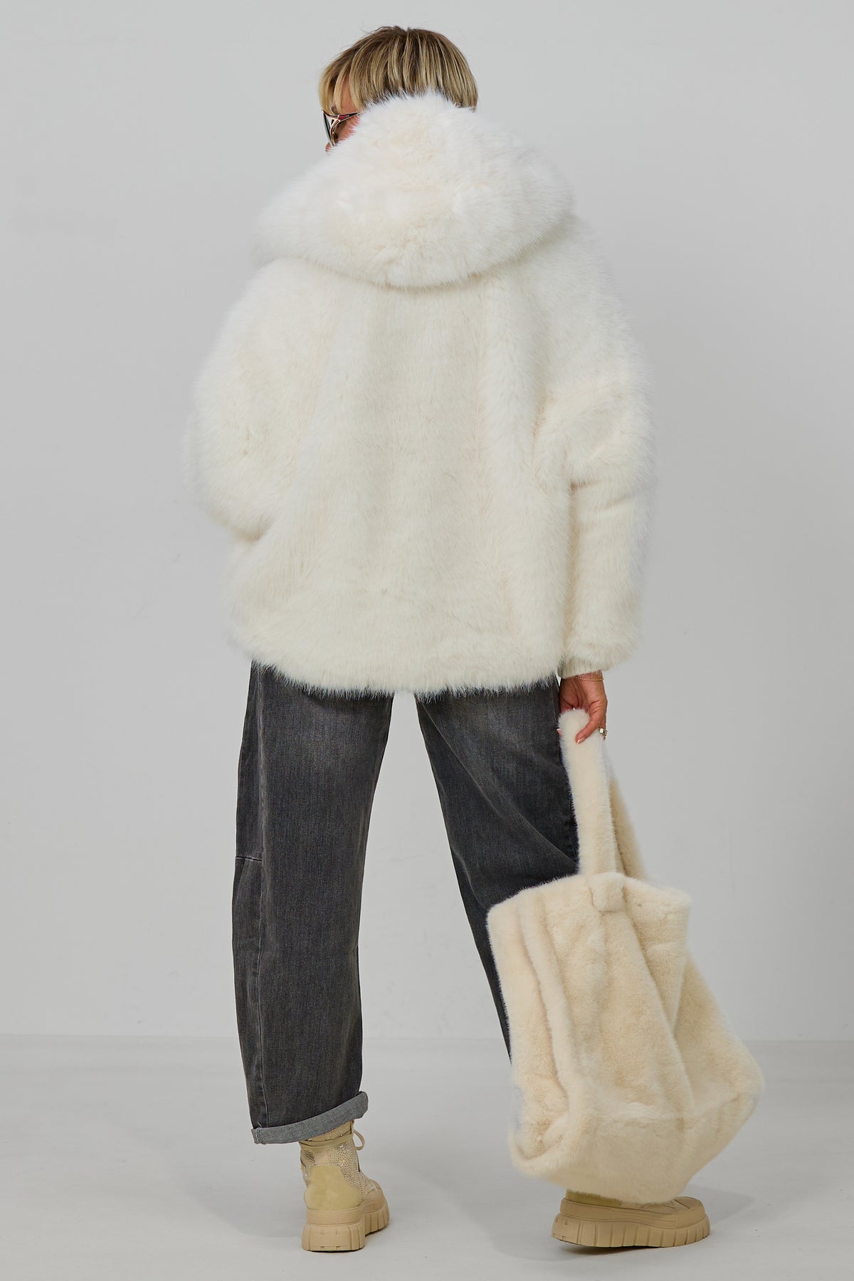 kurze Jacke mit weichem Fell, ecru