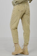 Cordhose mit schmalem Nietengürtel, stein-used