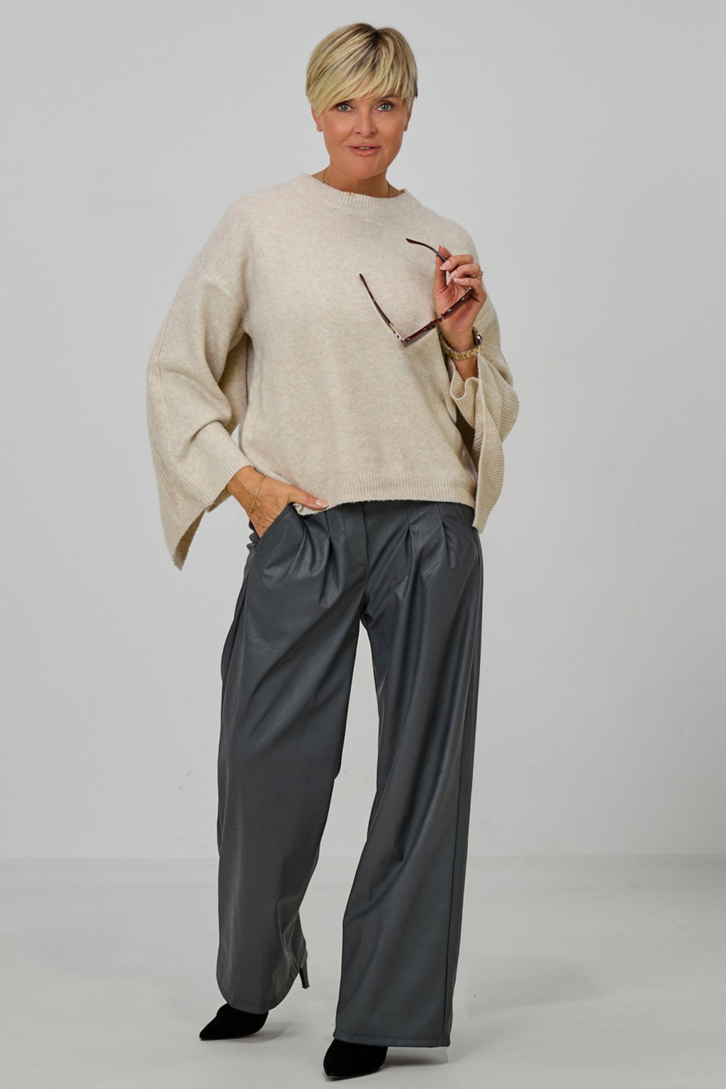 Bundfaltenhose im Lederlook, anthrazit