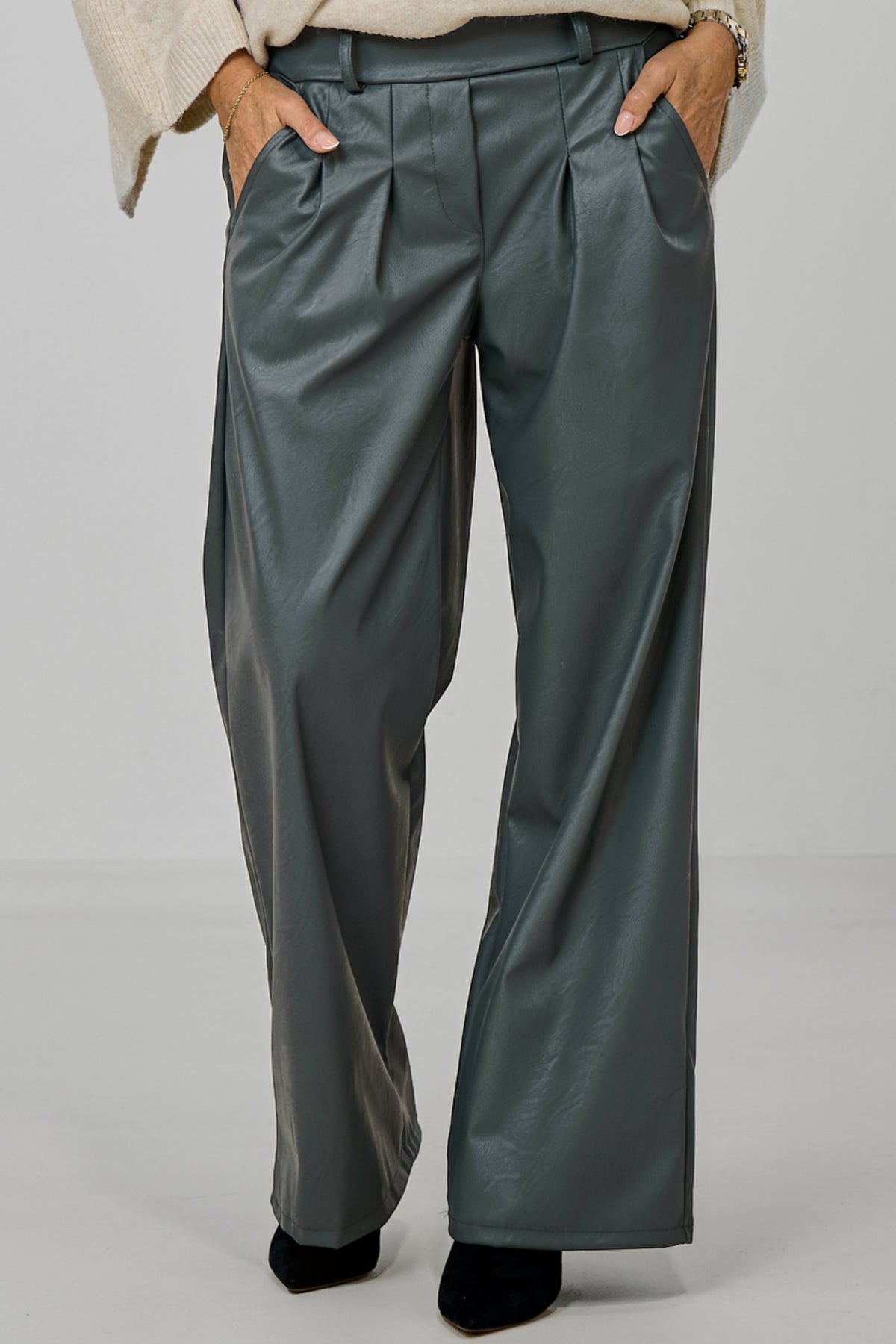 Bundfaltenhose im Lederlook, anthrazit