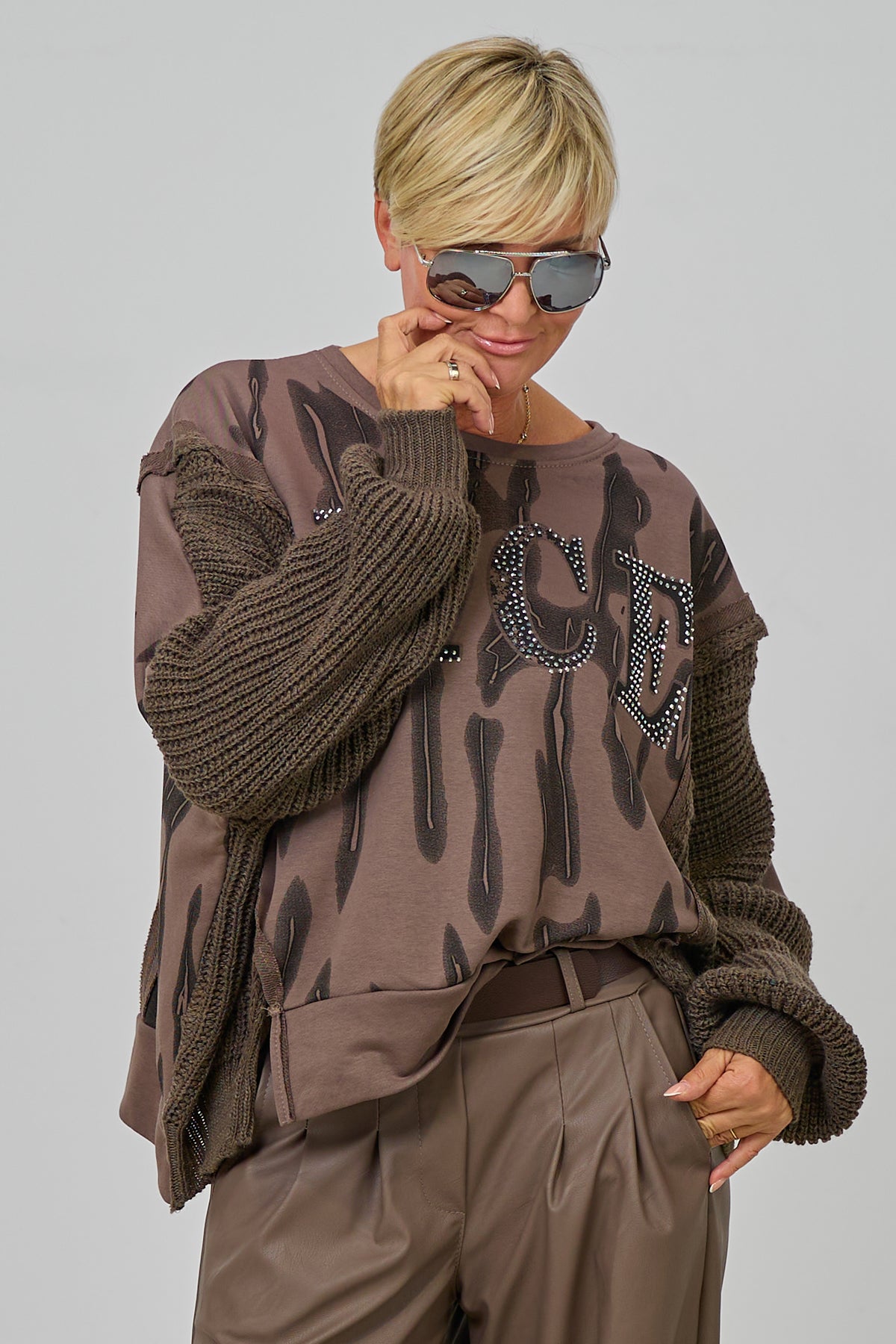 Sweaty im Materialmix, taupe-anthrazit