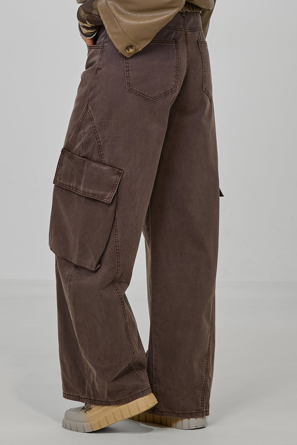 Cargojeans mit extra weitem Bein, braun used