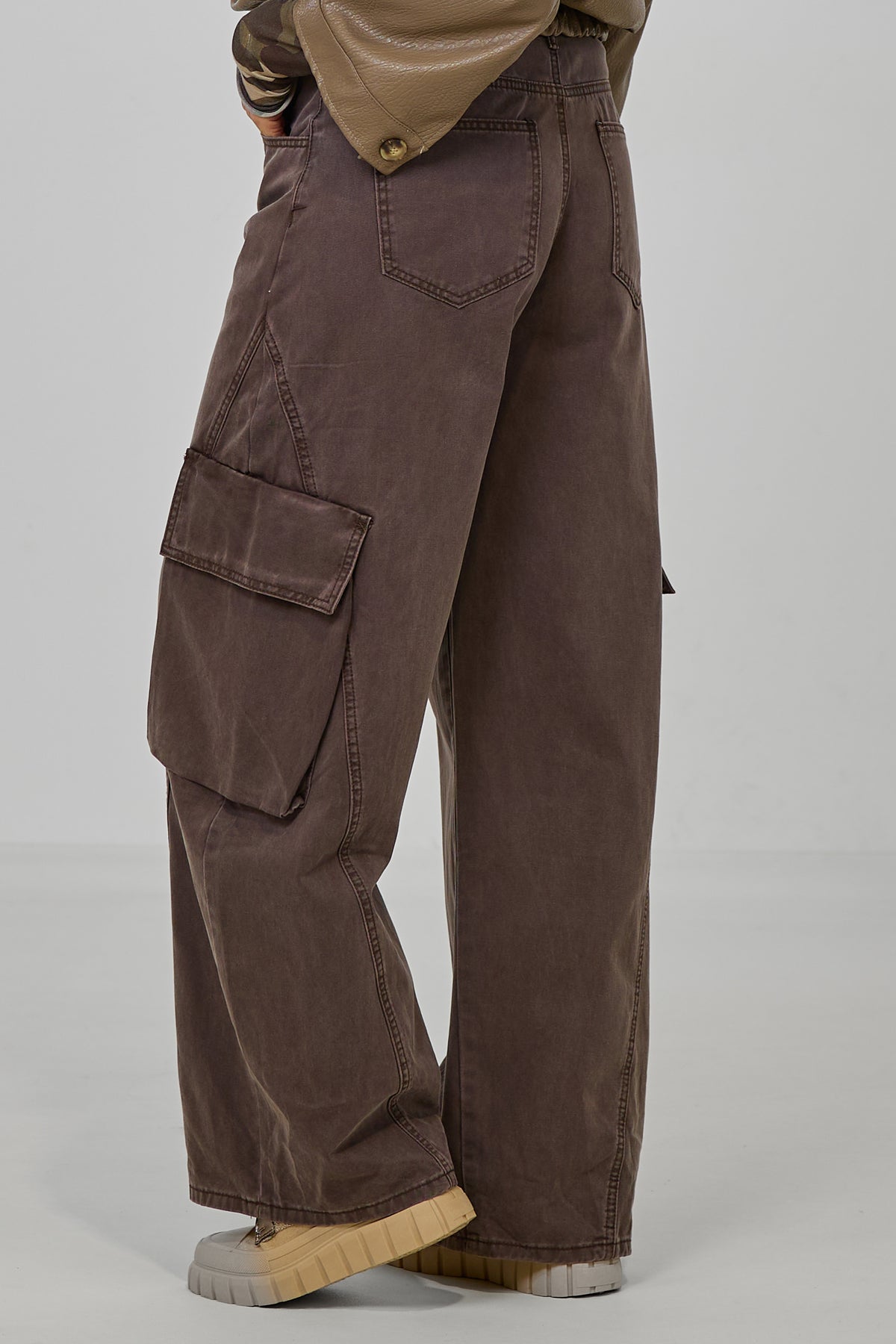 Cargojeans mit extra weitem Bein, braun used