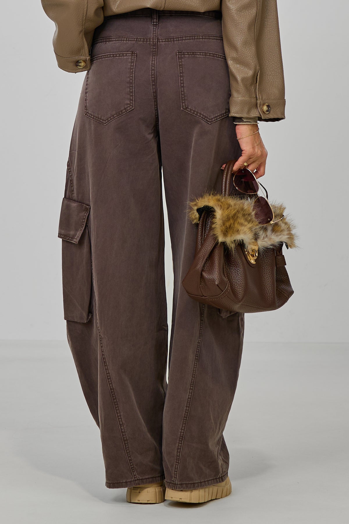 Cargojeans mit extra weitem Bein, braun used