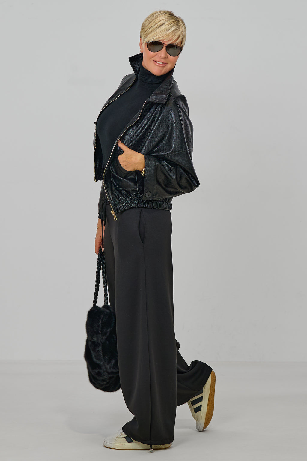 Blouson aus strukturiertem Kunstleder, schwarz