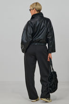 Blouson aus strukturiertem Kunstleder, schwarz