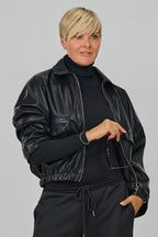 Blouson aus strukturiertem Kunstleder, schwarz