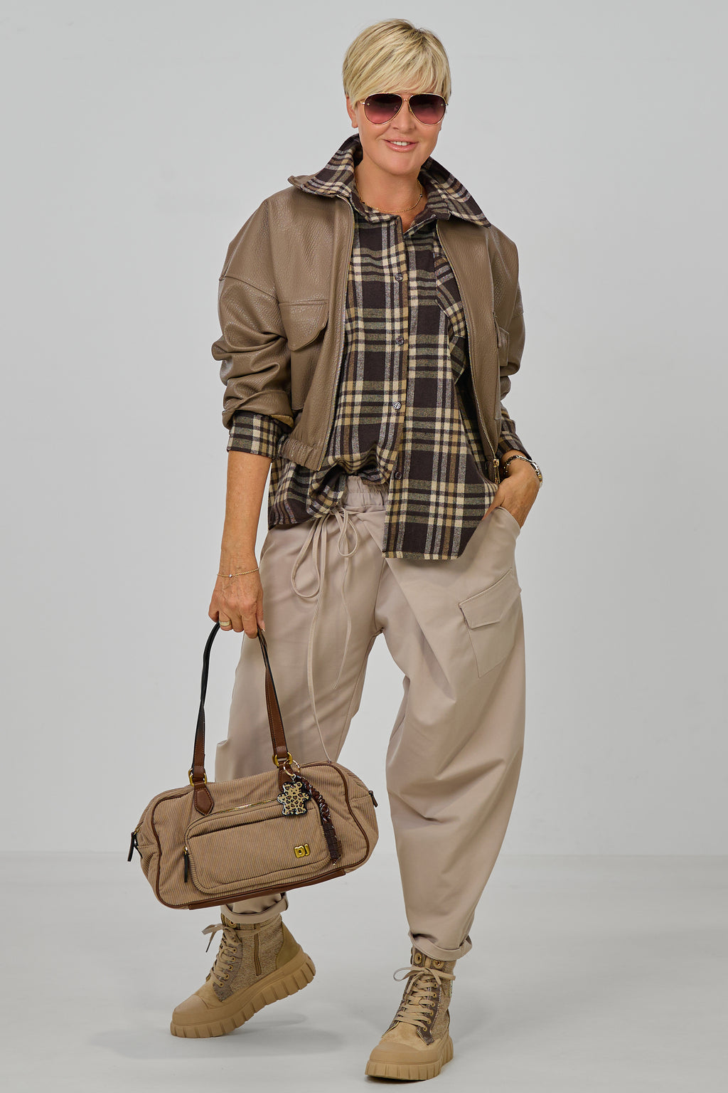 Blouson aus strukturiertem Kunstleder, taupe