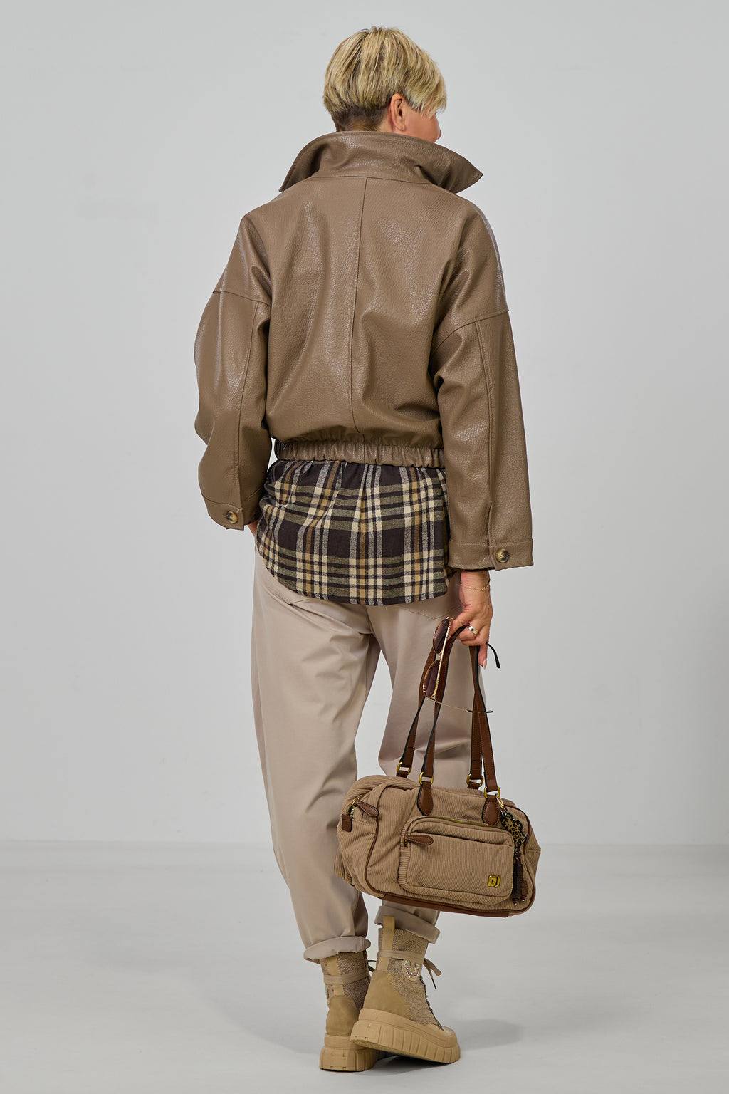 Blouson aus strukturiertem Kunstleder, taupe
