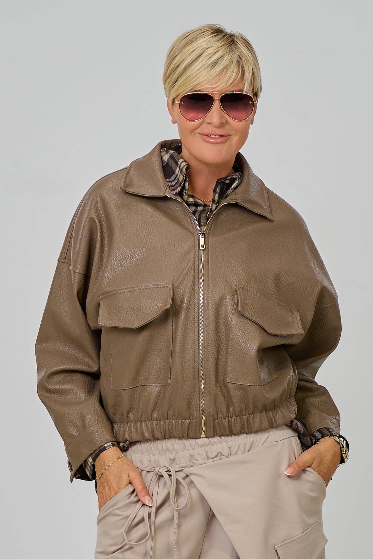 Blouson aus strukturiertem Kunstleder, taupe