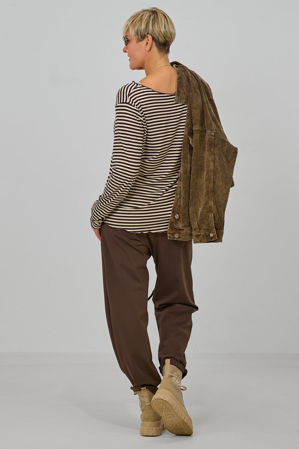 Geringeltes Longsleeve mit leicht gewellten Abschlüssen, schokobraun-creme