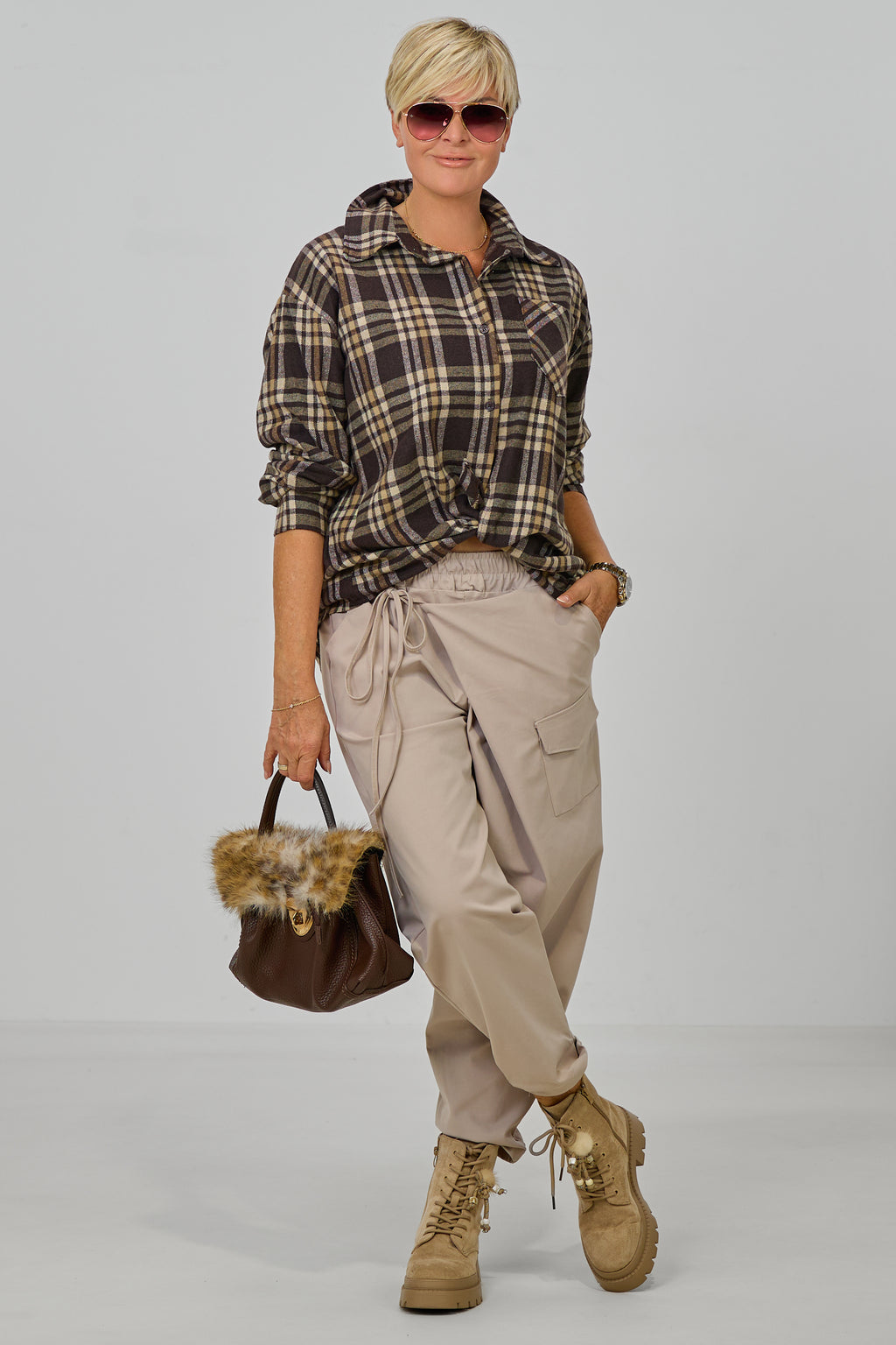 Stoffhose mit Überschlag, beige