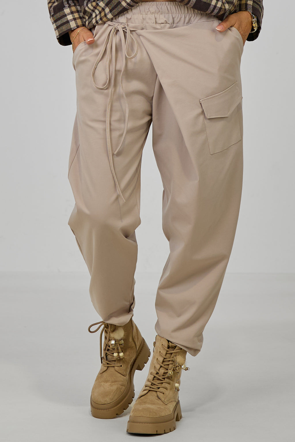Stoffhose mit Überschlag, beige