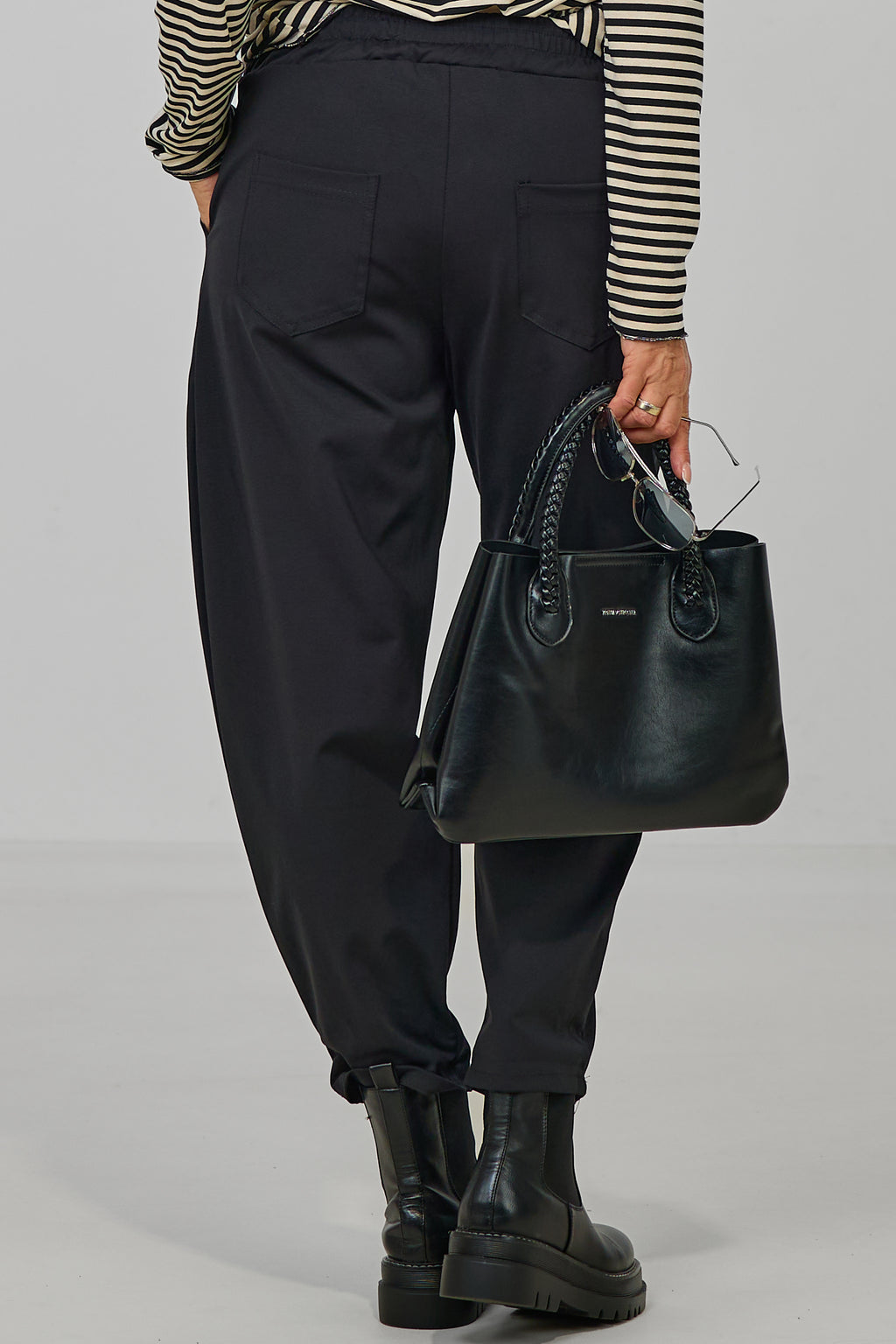 Stoffhose mit Überschlag, schwarz