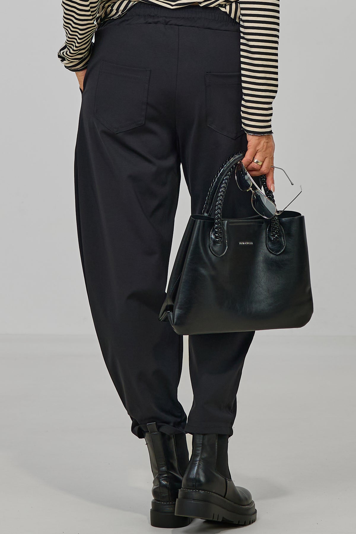 Stoffhose mit Überschlag, schwarz