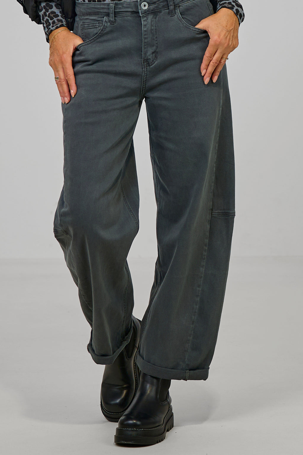 Jeans im leichten Balloon-Style, grau