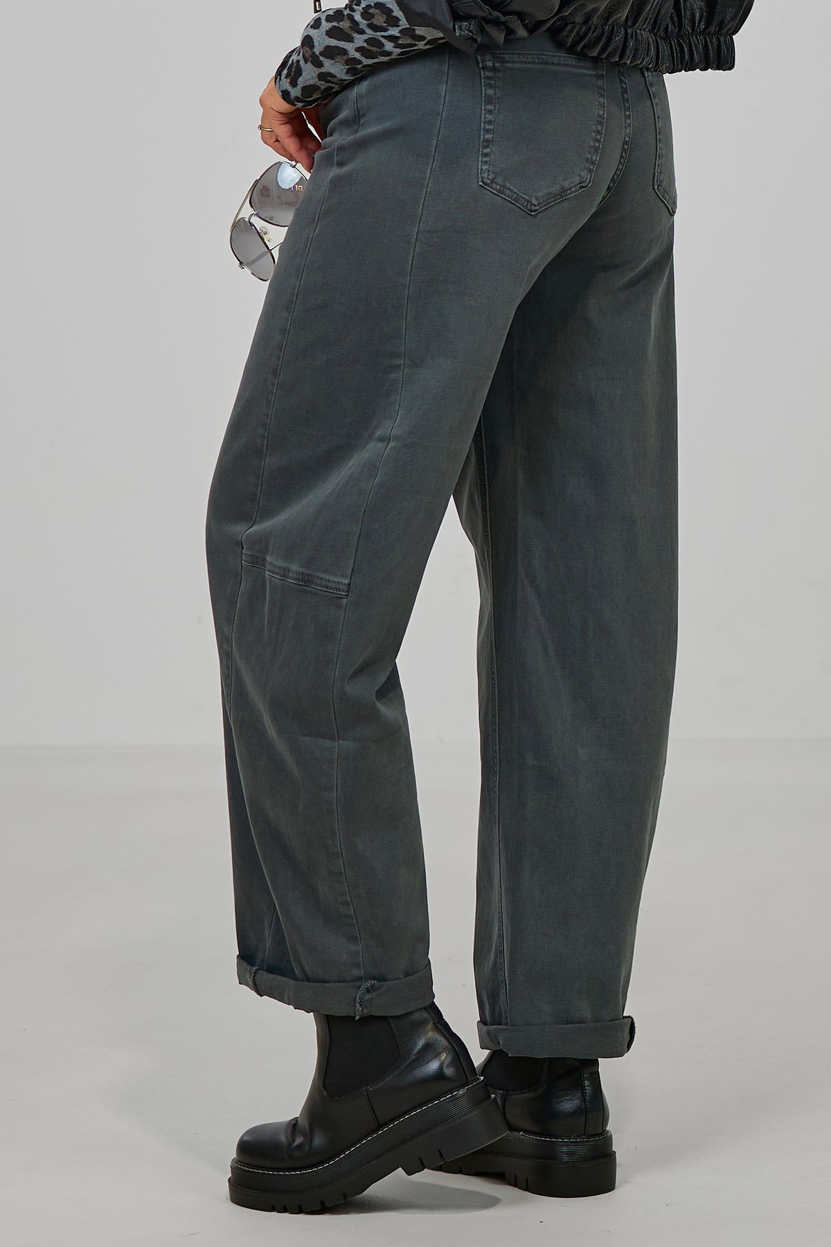 Jeans im leichten Balloon-Style, grau