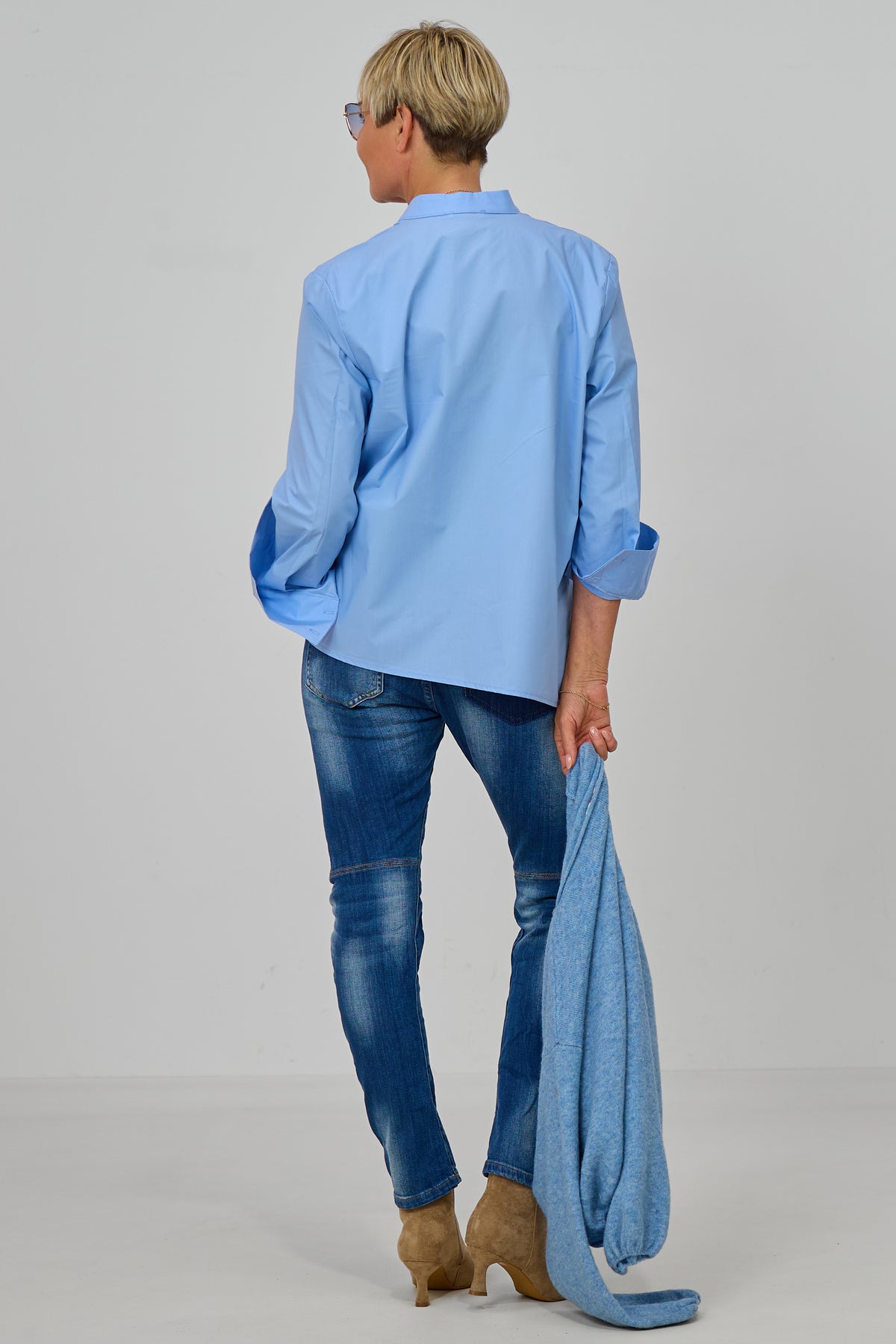 Asymmetrische Baumwoll-Bluse, hellblau
