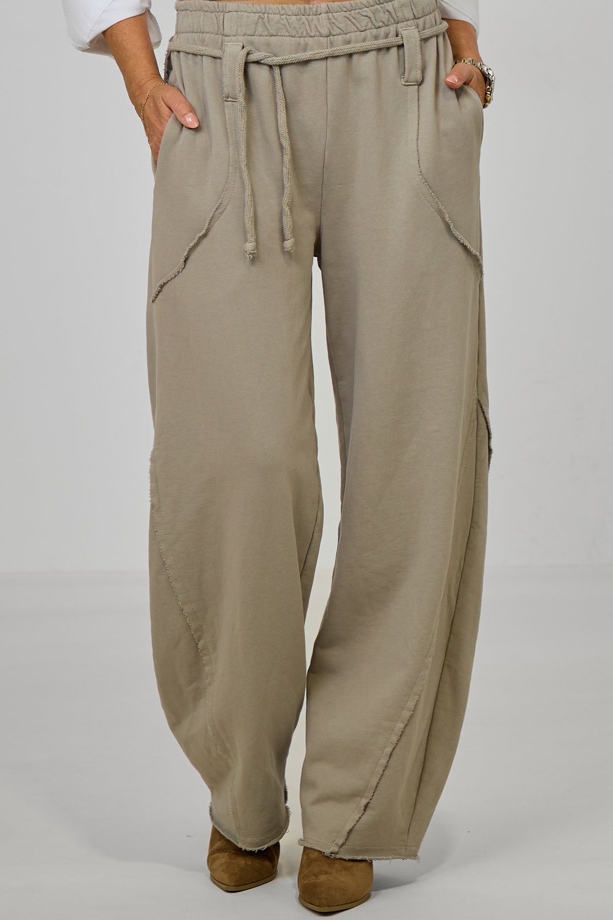 Sweaty Hose mit Ziernähten im used look, taupe