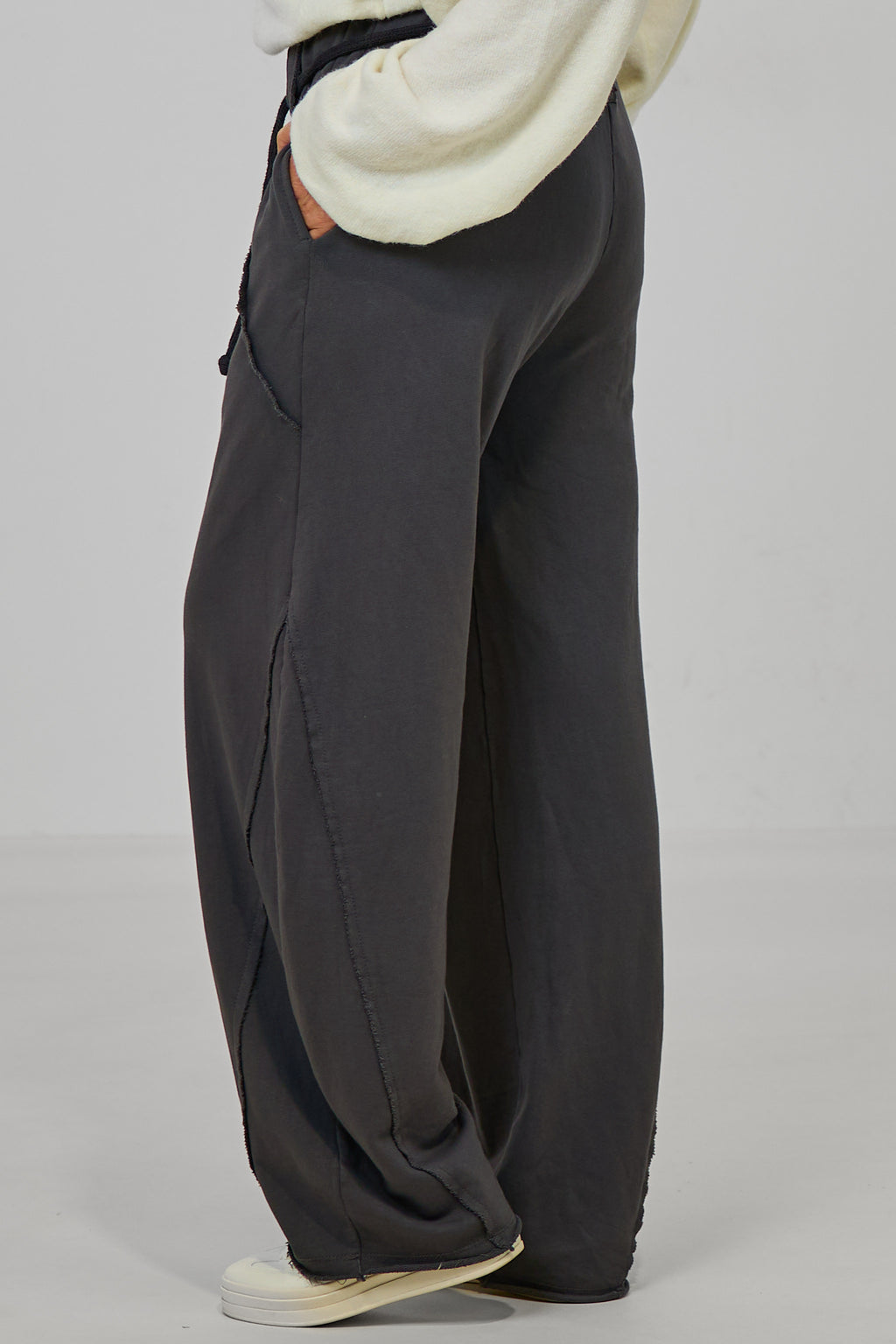 Sweaty Hose mit Ziernähten im used look, anthrazit