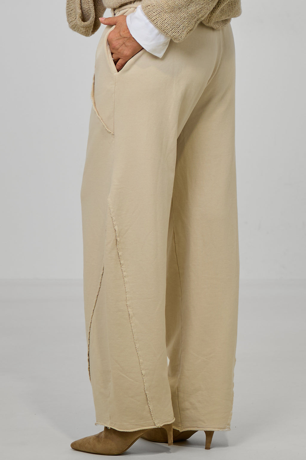Sweaty Hose mit Ziernähten im used look, beige