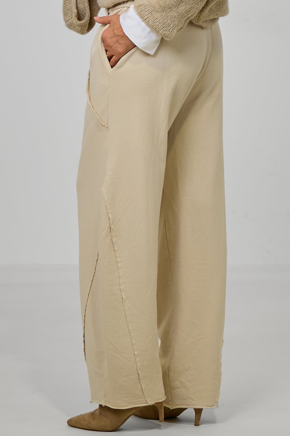 Sweaty Hose mit Ziernähten im used look, beige