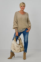 Kuscheliger Strickpulli mit Spitzenborte, stein