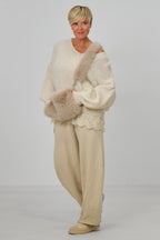 Kuscheliger Strickpulli mit Spitzenborte, creme