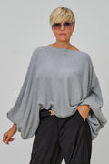 Feiner Strickpulli/Überwurf, quergestrickt, hellgrau