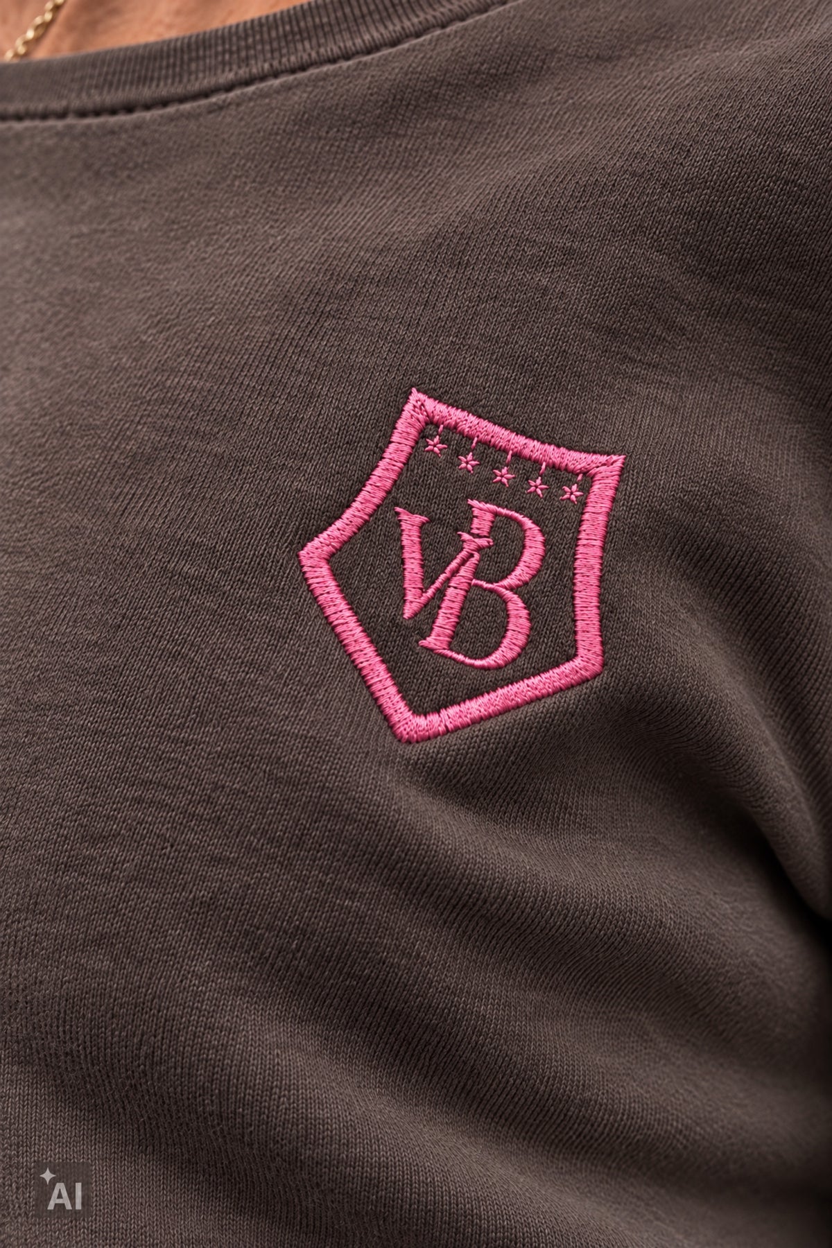 Sweaty "VB" by Silvia van Beekum, braun