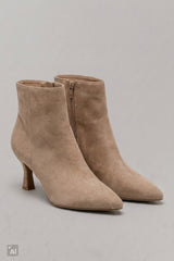 Spitze Stiefelette in Wildlederoptik, beige