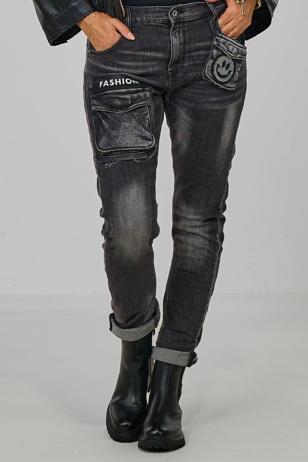 Enge Jeans im destroyed look, black used