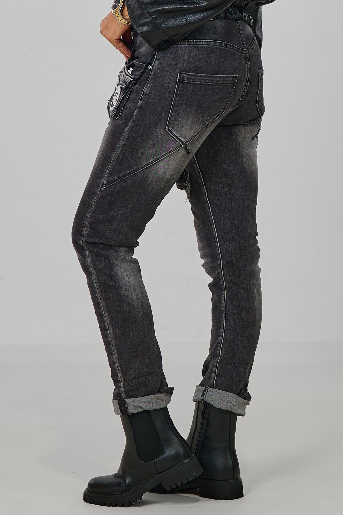 Enge Jeans im destroyed look, black used