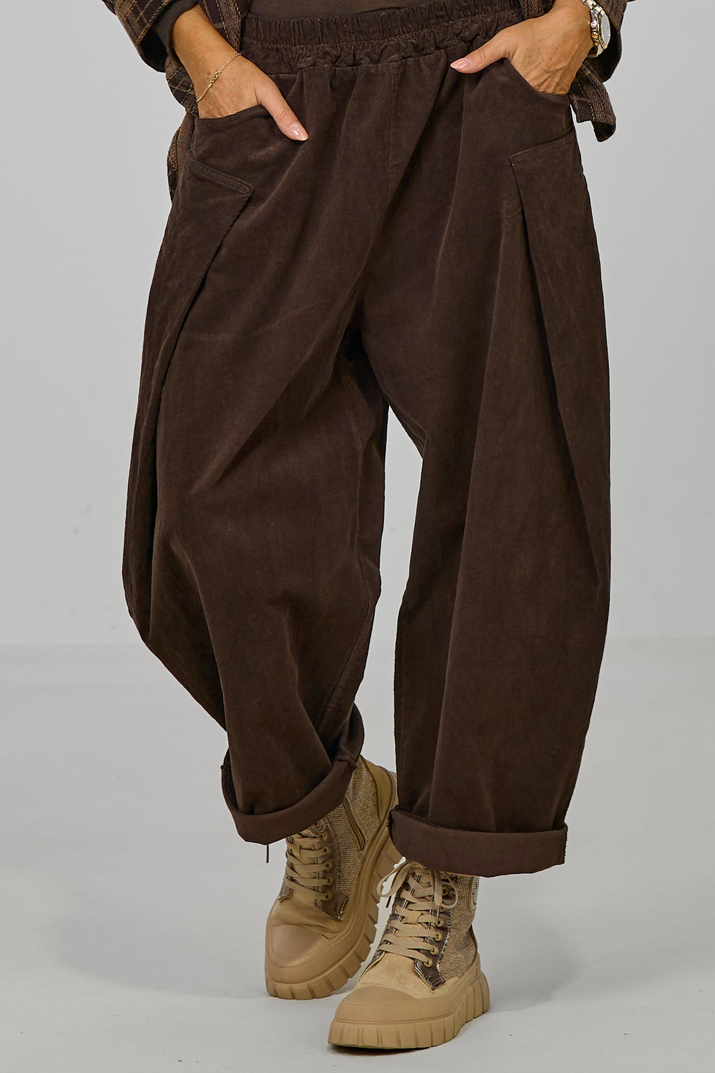 Feincordhose mit Überschlägen, braun