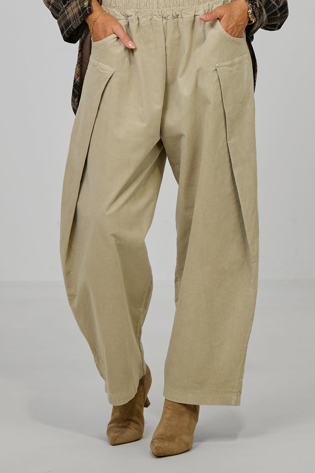 Feincordhose mit Überschlägen, beige