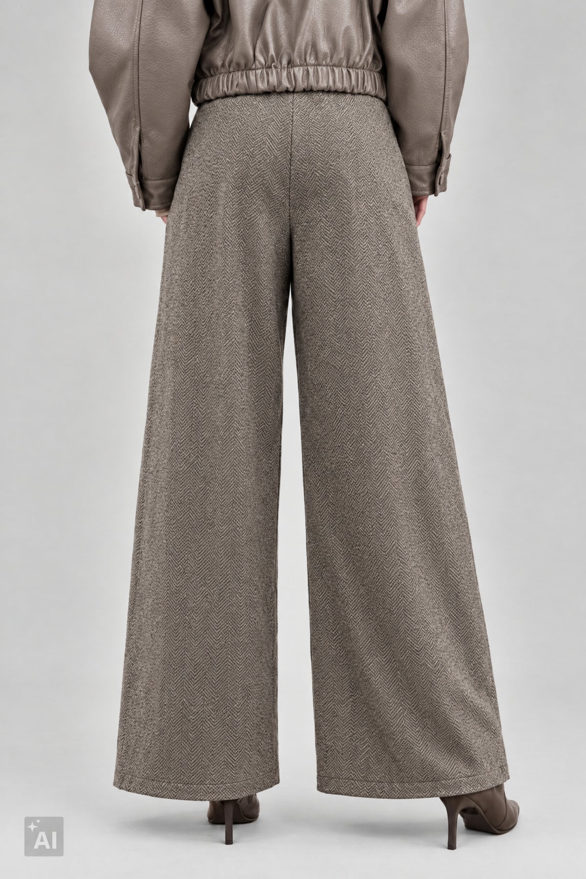Wollige Hose mit Überschlägen, taupe-fischgrät