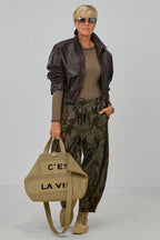 leichte Barrel Jeans Camouflage, khaki-braun