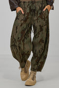 leichte Barrel Jeans Camouflage, khaki-braun