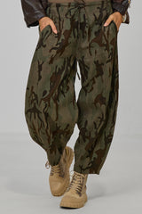 leichte Barrel Jeans Camouflage, khaki-braun