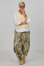 leichte Barrel Jeans Camouflage, khaki-beige