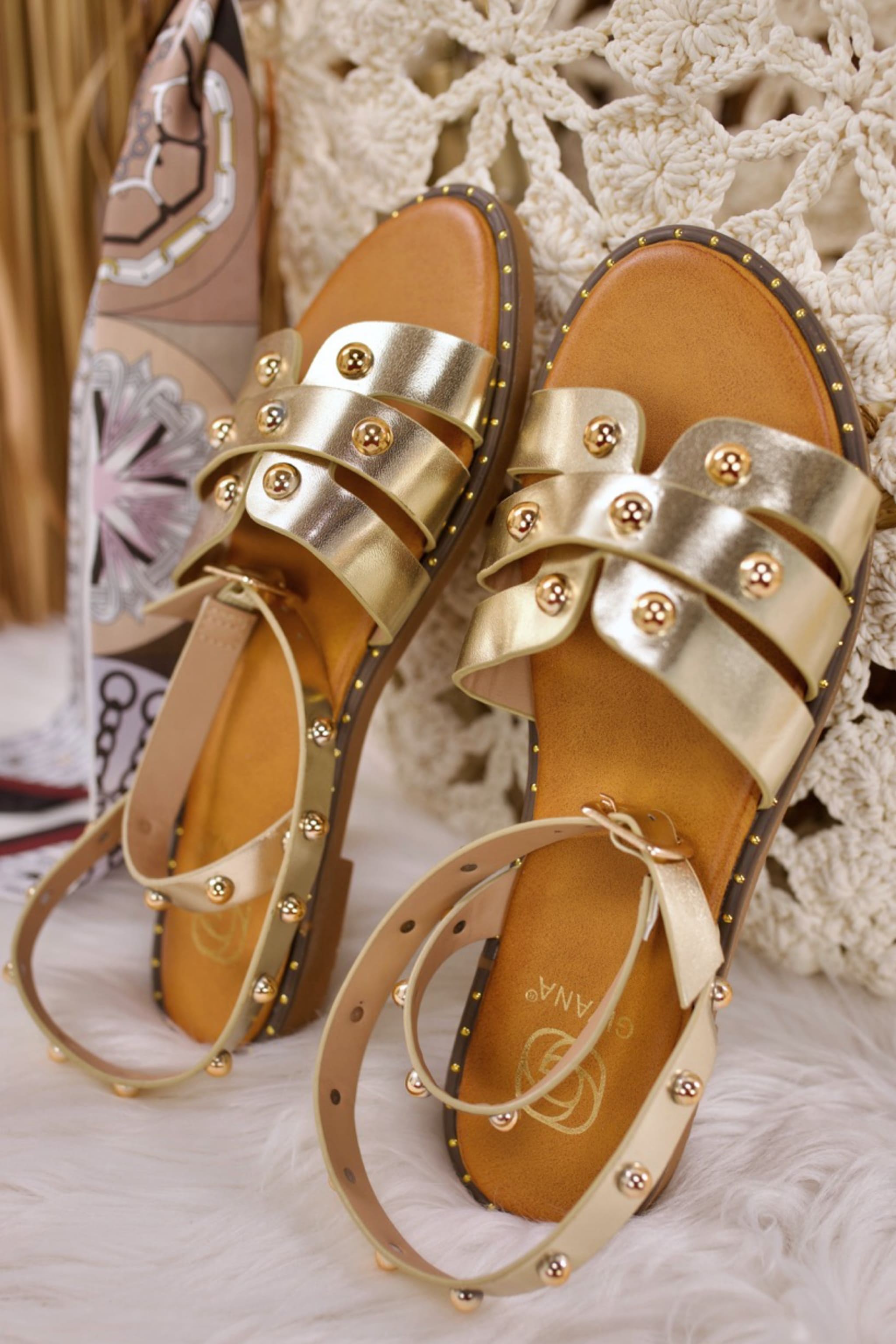 flache Sandalette mit Nieten, gold