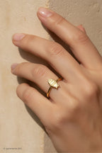 Ring mit kleinem Fisch, gold