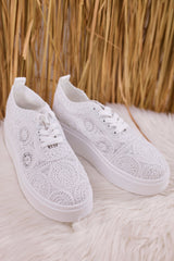 Sneakers with a crocheted look, white