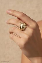 Ring mit Fisch, gold-perlmuttweiß