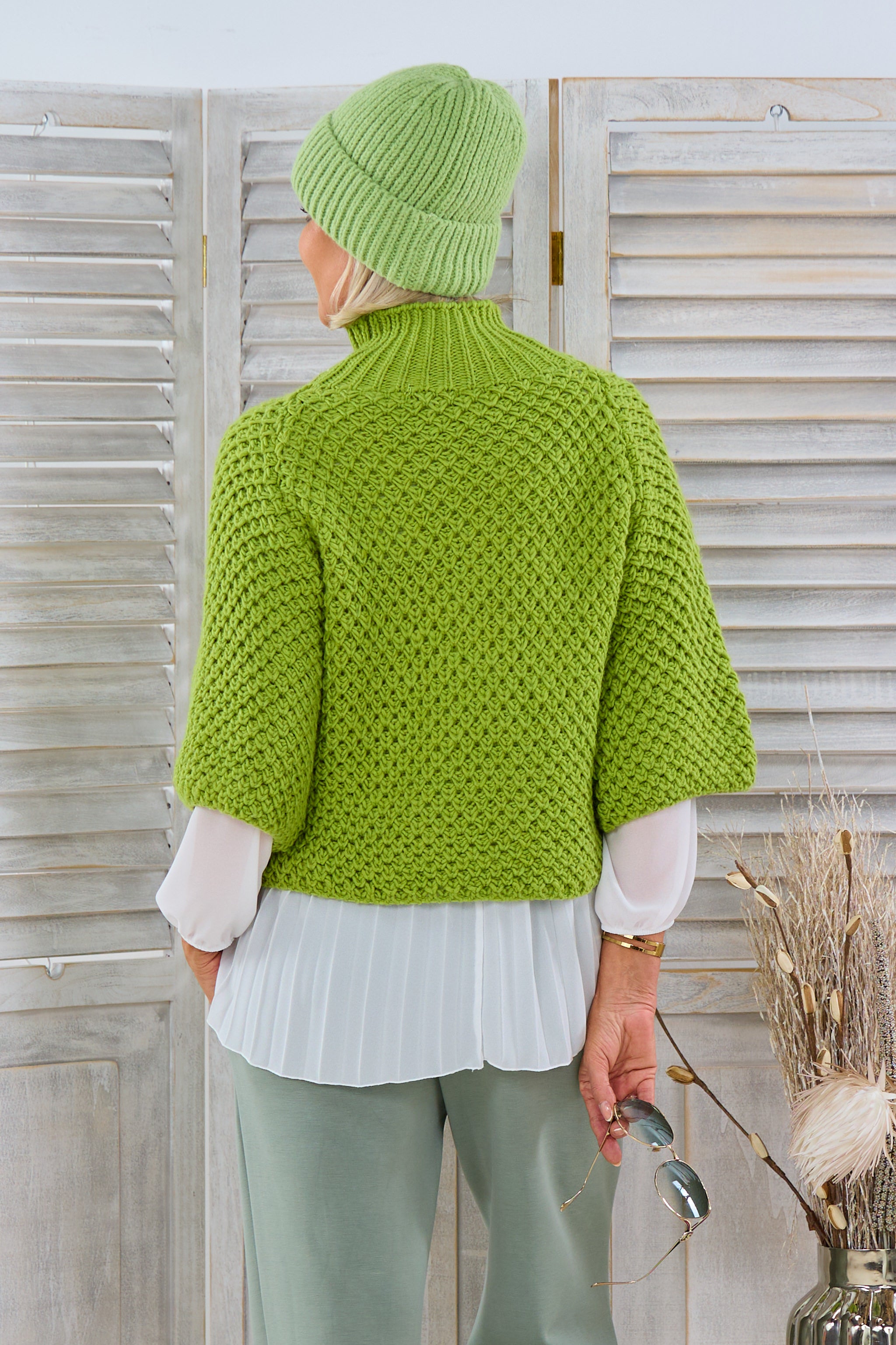 Chunky knit sweater with turtleneck, green