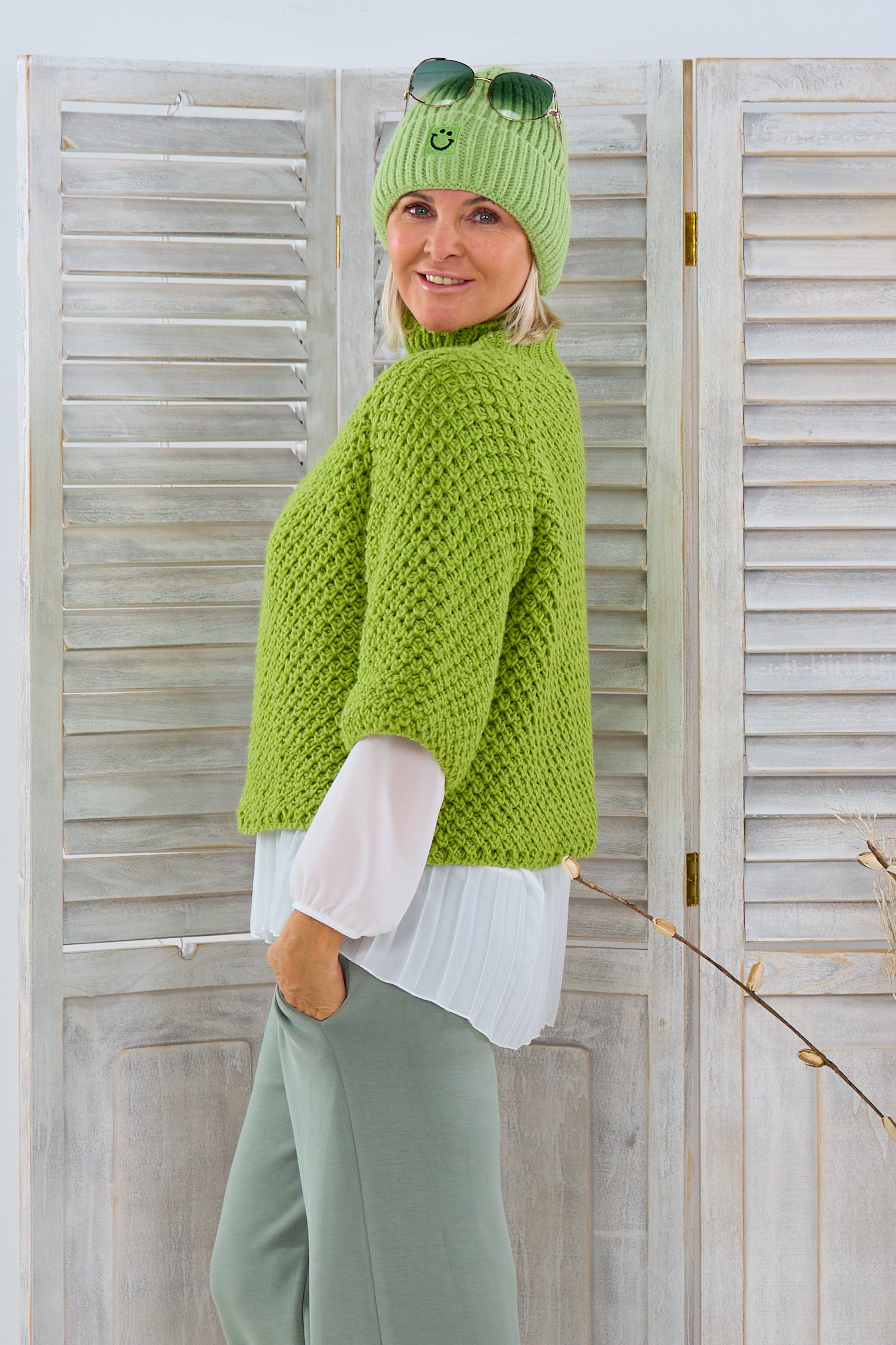 Chunky knit sweater with turtleneck, green